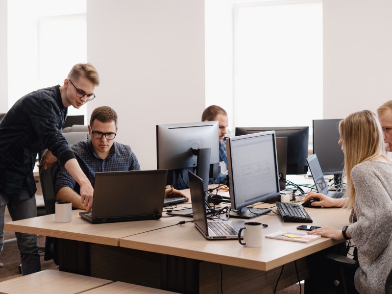 Entreprise informatique à Angers : comment bien choisir son prestataire ?